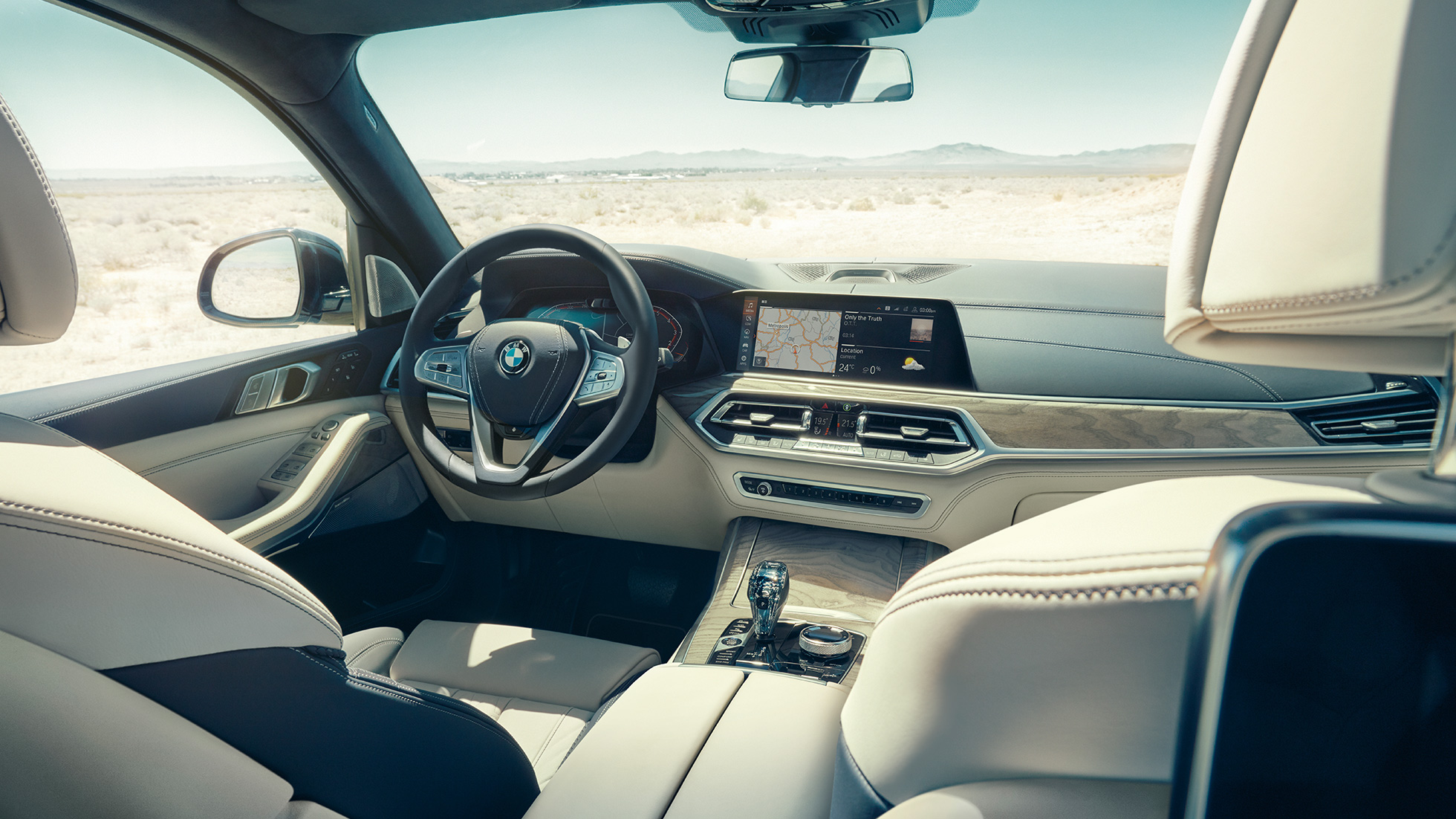 BMW X7, förarplats. BMW X7 Interiör, förarplats med sportläderratt, G07 2019