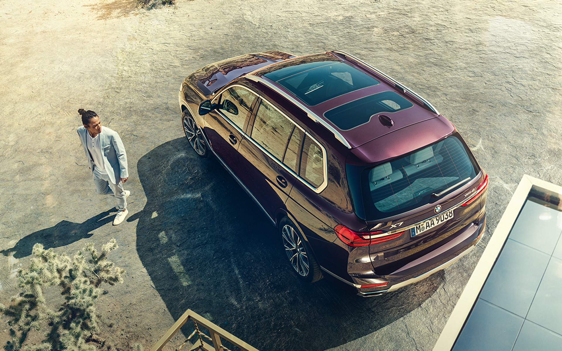BMW X7 Individual xDrive40i G07 2018 Ametrin metallic sedd ur fågelperspektiv med modell BMW X7 Individual xDrive40i G07 2018 Ametrin metallic sedd ur fågelperspektiv med modell