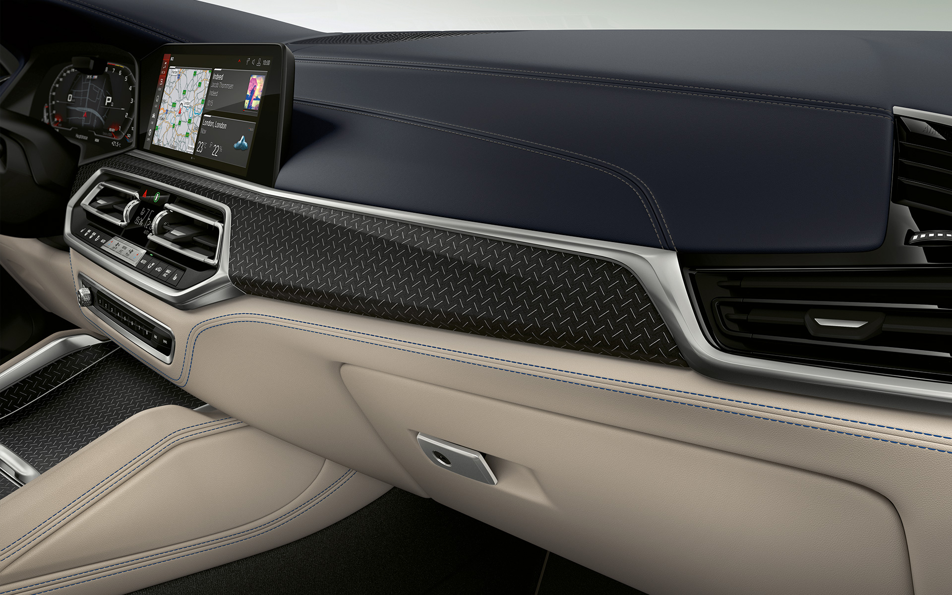 BMW Individual ädelträutförande ”Fineline” svart med aluminiuminlägg, närbild BMW Individual ädelträutförande ”Fineline” svart med aluminiuminlägg, närbild