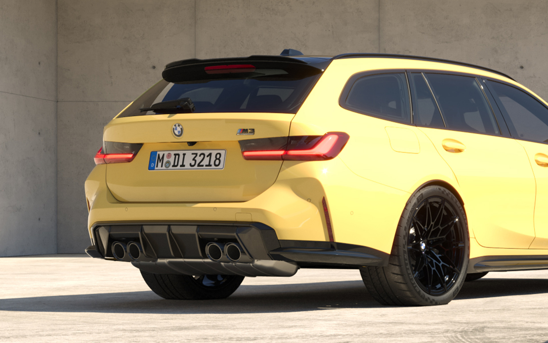 BMW M8 Competition coupé F92 2019 BMW Individual Speed-gul snett framifrån BMW M8 Competition coupé F92 2019 BMW Individual Speed-gul snett framifrån i sektion, stillastående