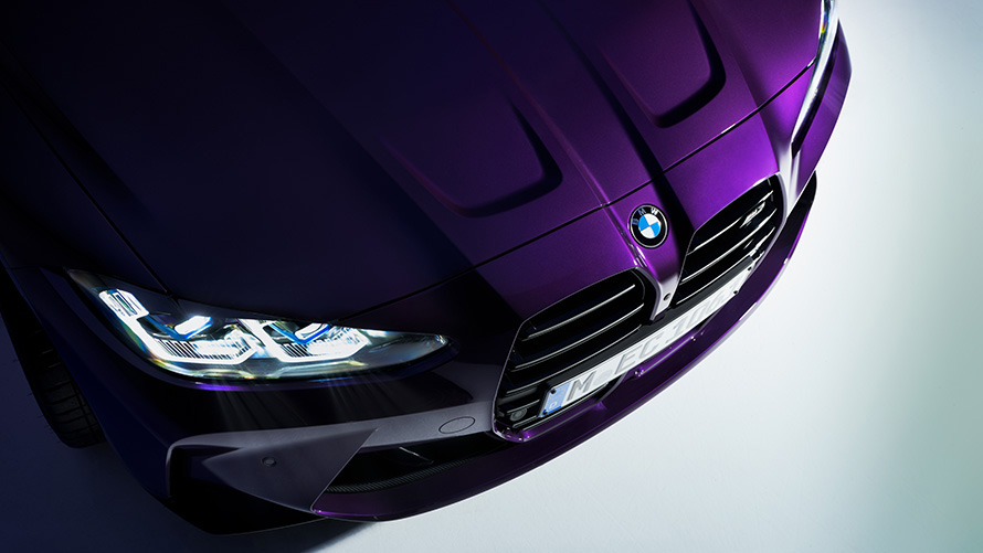 BMW M4 Competition coupé G82 2021 BMW Individual Thundernight metallic snett framifrån, sektion ovanifrån, närbild BMW M4 Competition coupé G82 2021 BMW Individual Thundernight metallic snett framifrån, sektion ovanifrån, närbild