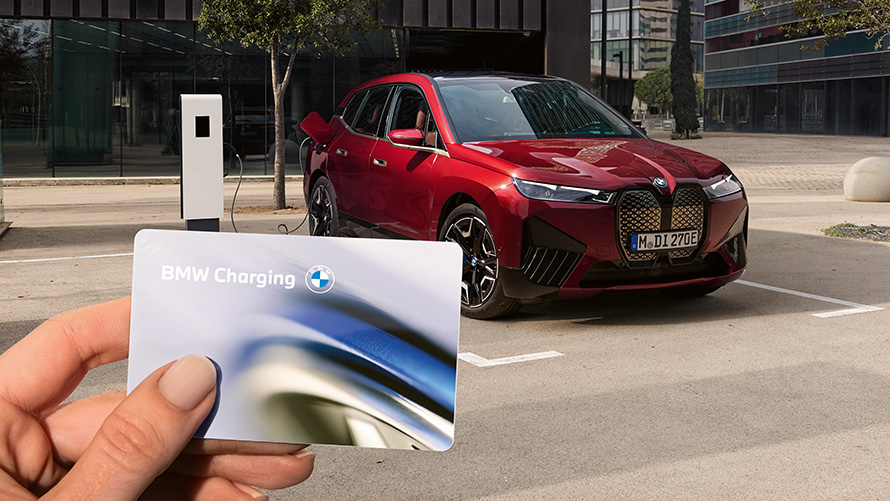 BMW Maps Connected Charging BMW Maps Connected Charging visning av den elektriska räckvidden i instrumentpanelen.