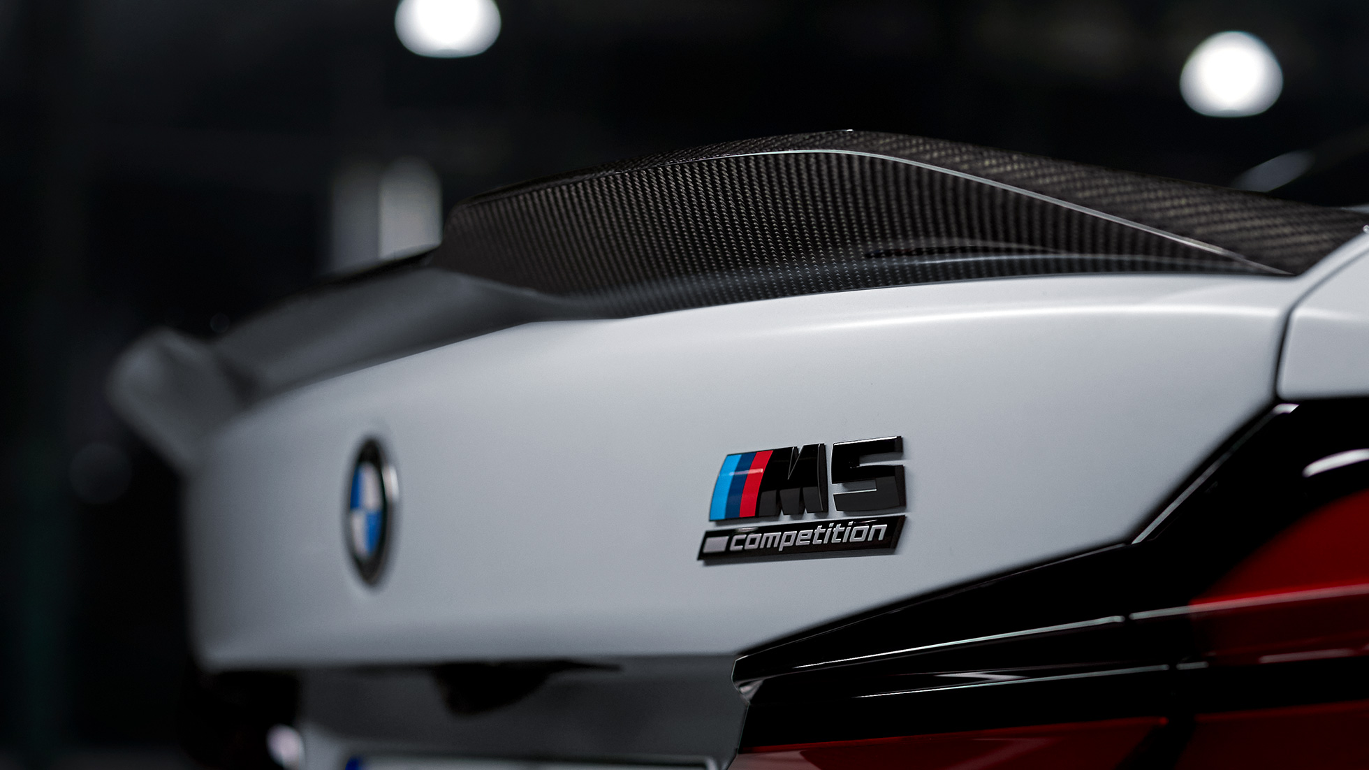 M Performance bakspoiler Pro kolfiber närbild BMW M Performance Parts M Performance bakspoiler Pro kolfiber närbild