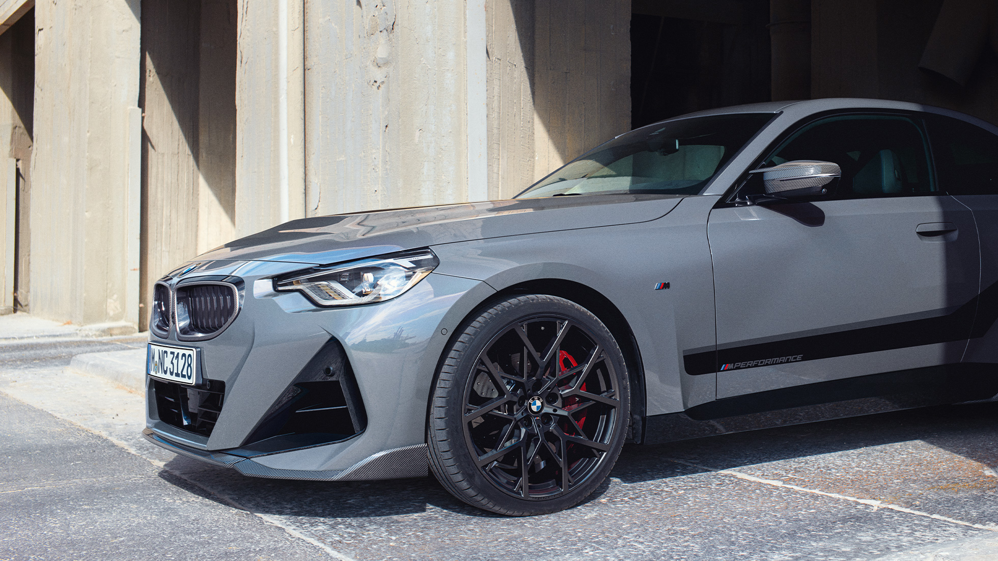 BMW 2-serie Coupé, sedd snett från sidan Närbild BMW M Performance Parts BMW 2-serie Coupé G42 sedd snett från sidan Närbild