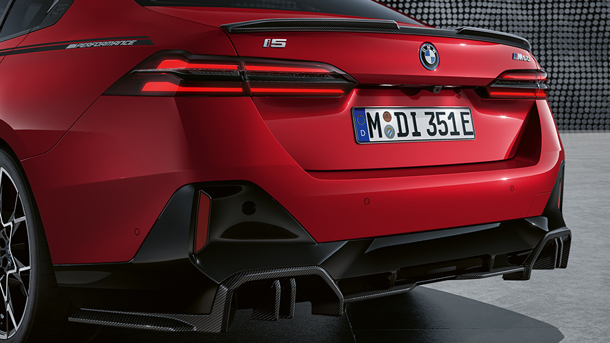 BMW M Performance Parts BMW i5 G60 M Performance bakre diffusorinsats BMW M Performance Parts 2023 BMW i5 G60 M Performance bakre diffusorinsats