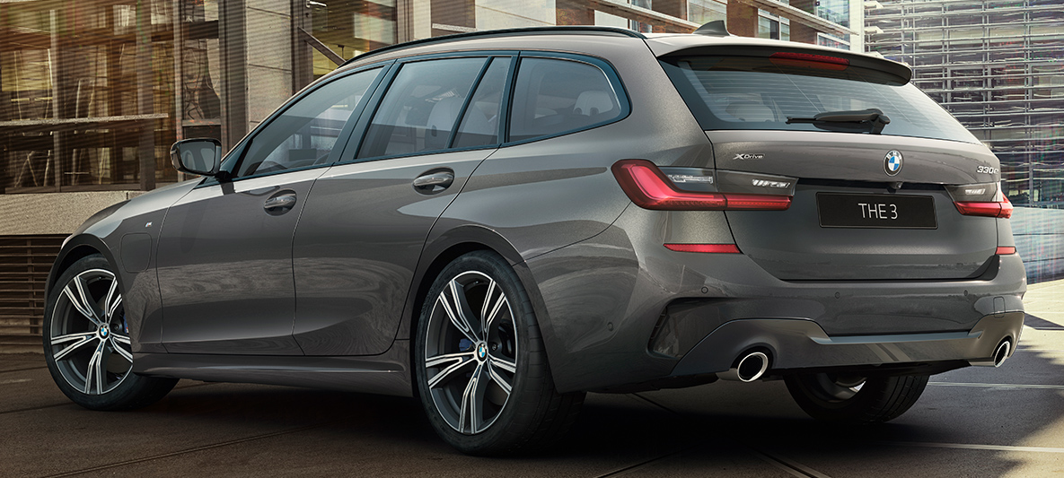 BMW 330e. BMW 330e.
