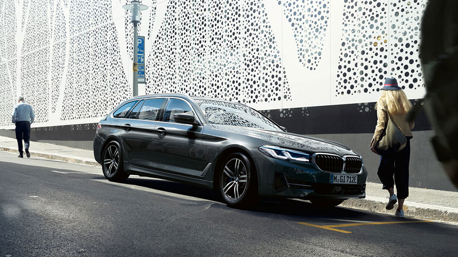 BMW 520d xDrive Touring Connected Edition. BMW 520d xDrive Touring Connected Edition.
