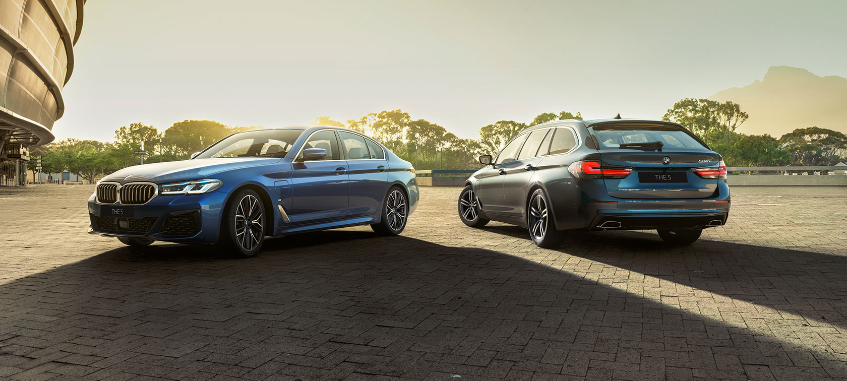 THE 5 - HYBRID THINKING TAKES YOU FURTHER The 5 - BMW 5-serie Sedan - HYBRID THINKING TAKES YOU FURTHER