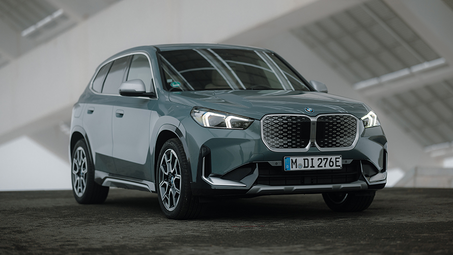 BMW iX1 U11 BEV 2022 framifrån BMW iX1 U11 BEV 2022