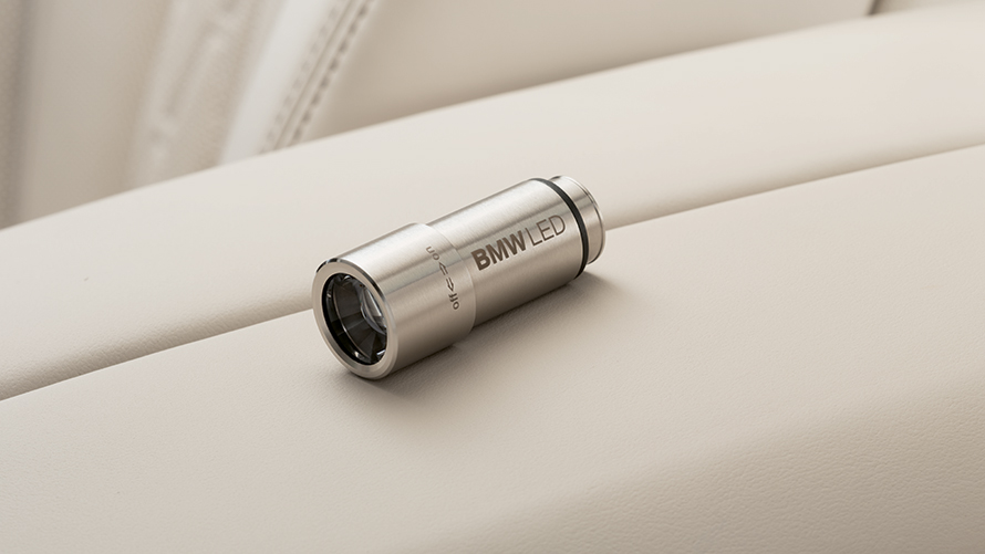  BMW LED-ficklampa, laddbar.