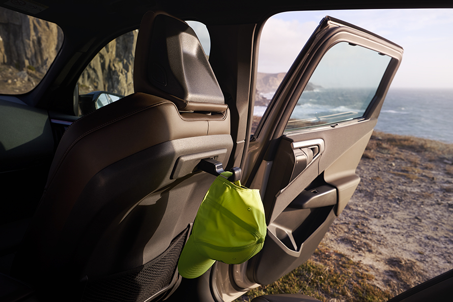 BMW Universalkrok för Travel & Comfort System BMW Original vår - och sommartillbehör BMW universal hook for Travel & Comfort System Original BMW Accessories for spring and summer