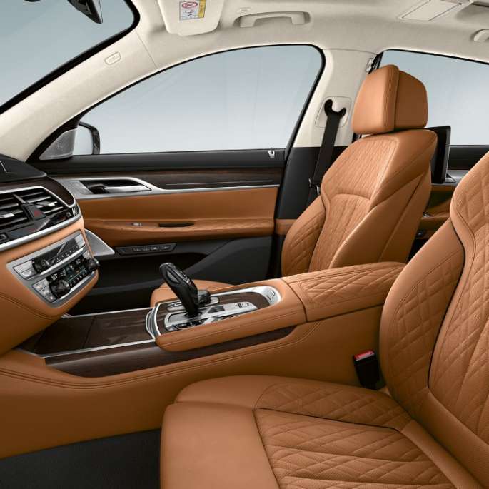 BMW 7-serie sedan med exteriördesignen Pure Excellence, läderutrustning BMW 7-serie sedan med exteriördesignen Pure Excellence, läderutrustningen Nappa