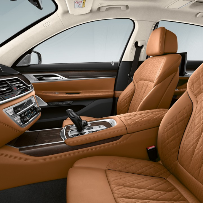 BMW 7-serie sedan med exteriördesignen Pure Excellence, läderutrustning BMW 7-serie sedan med exteriördesignen Pure Excellence, läderutrustningen Nappa