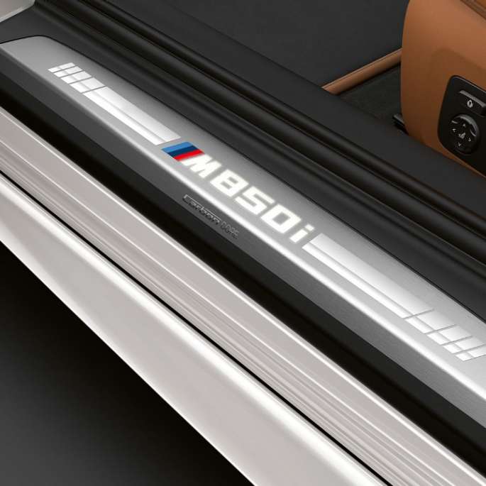BMW M850i xDrive, Mineral White metallic, instegslist.