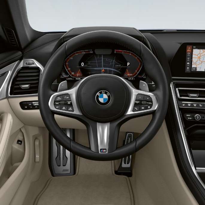 BMW 8-serie Coupé, förarplats, M läderratt med multifunktion.