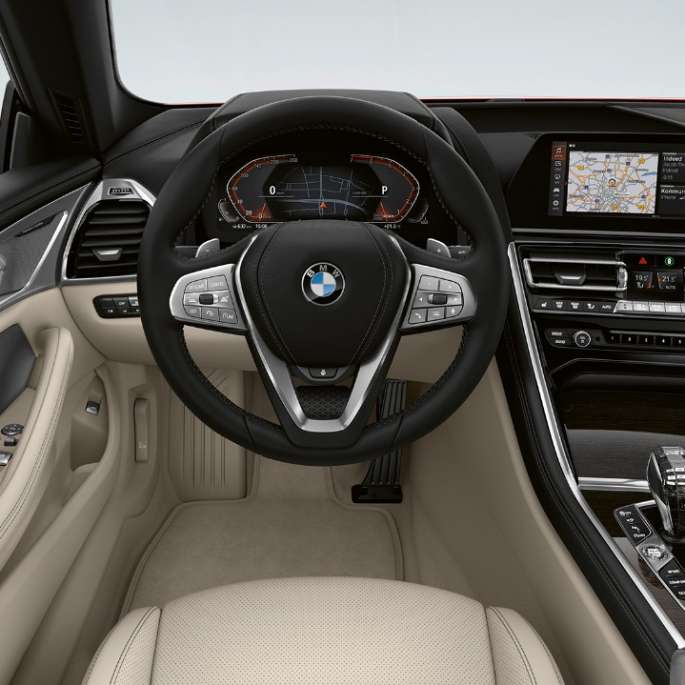 BMW 8-serie Gran Coupé, basmodell förarplats