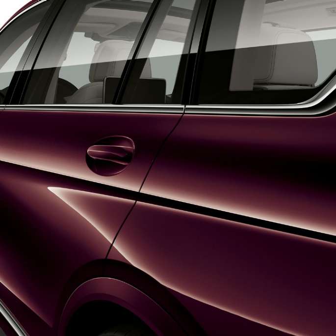 BMW X7 BMW Individual X7 xDrive40i sedd från sidan Bild från sidan av BMW X7 med utrustning BMW Individual xDrive40i