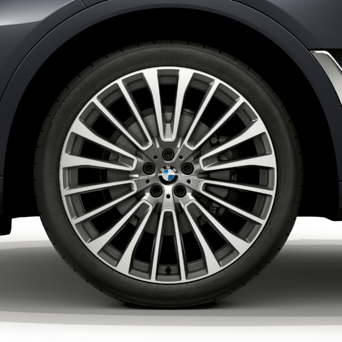 BMW X7, Design Pure Excellence, dörrsida Närbild på dörrsidan i BMW X7 med Design Pure Excellence