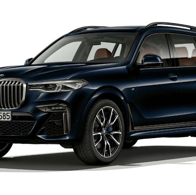 BMW X7 M Sport, förarplats Närbild framifrån av förarplatsen i BMW X7 i utförandet M Sport
