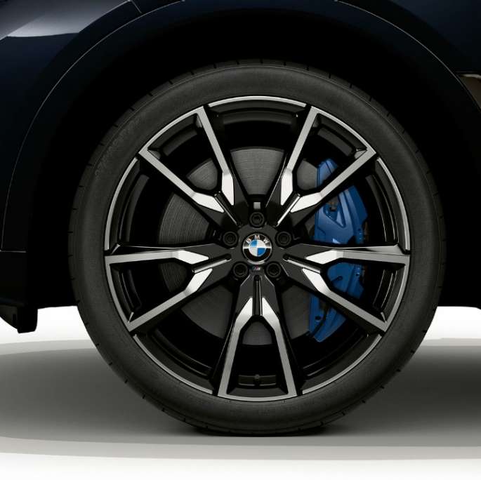 BMW X7 M Sport, dörrsida Närbild på dörrsidan hos BMW X7 i utförandet M Sport